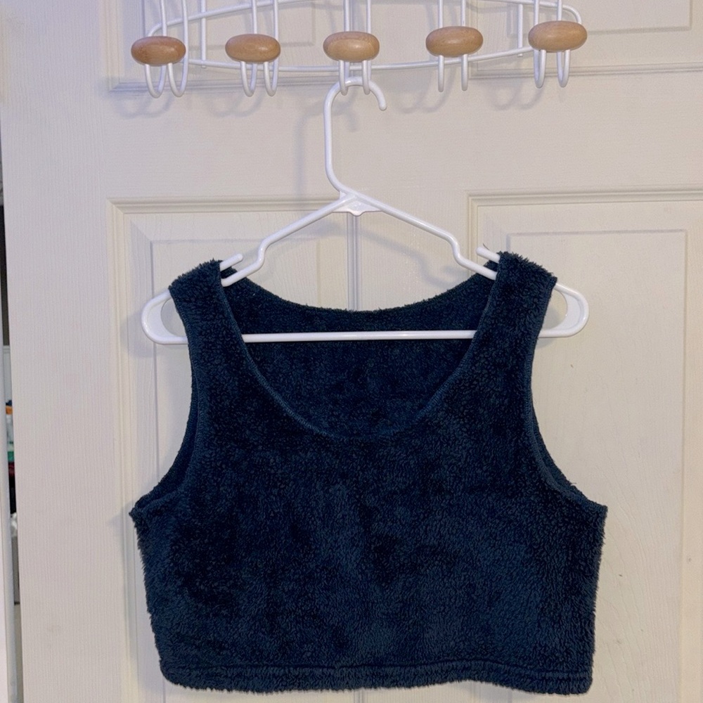 🪻3/$30 Fuzzy cropped tank!🪻